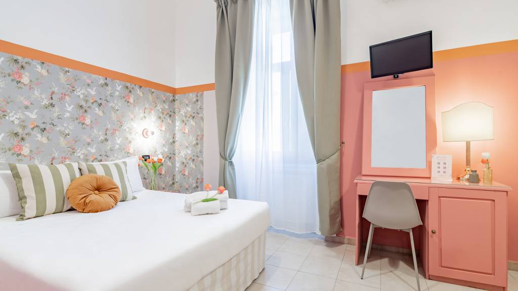 Hotel-Espana-Rome-Depandance-DELUXE-TRIPLE-ROOMS
